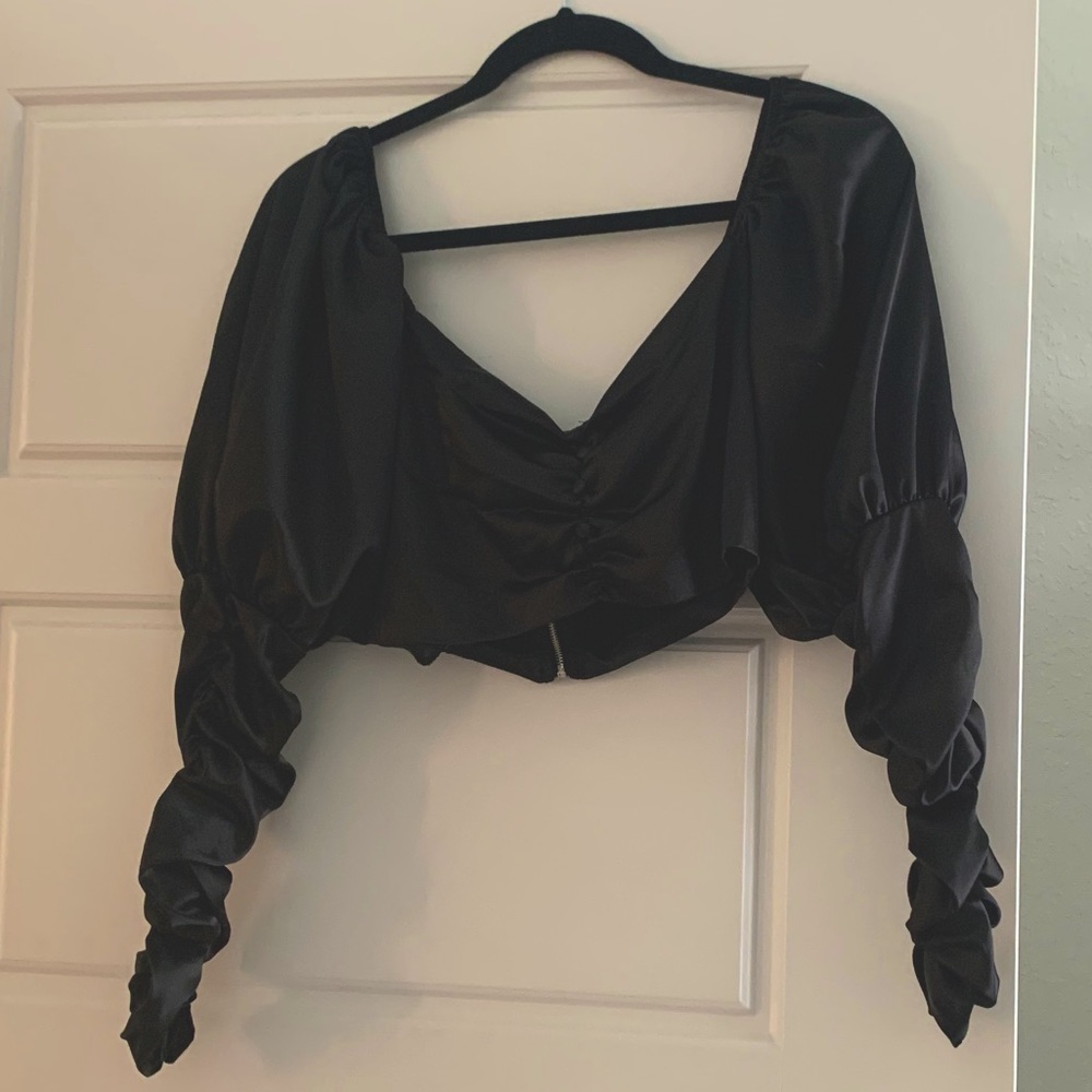 Black Rouched Sleeve Crop Top